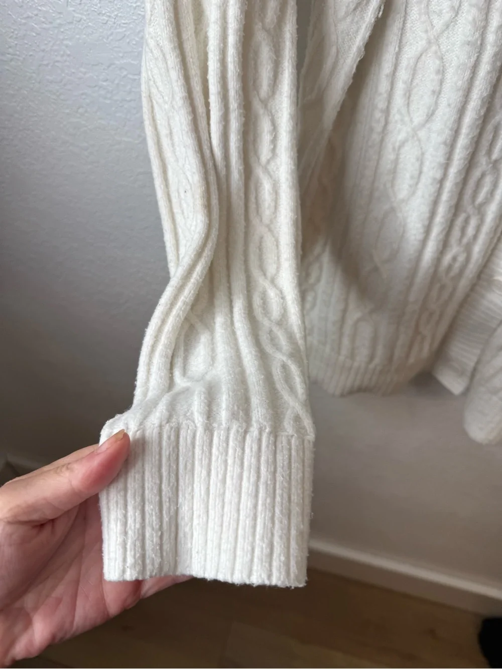 Alo Yoga Cable Knit Winter Bliss Cardigan Ivory Cream Button Front Sweater M